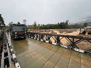 X/@SpokespersonMoD
: According to Ministry of Defence, the Army built the Bailey bridge in Wayanad in a record time of 16 hours.